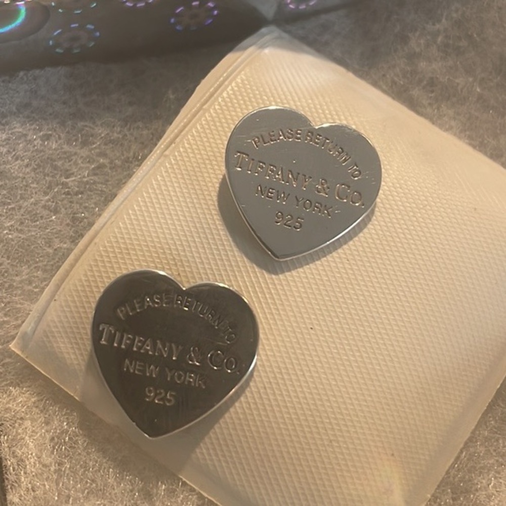 Authentic Tiffany & Co *classic heart* earrings!